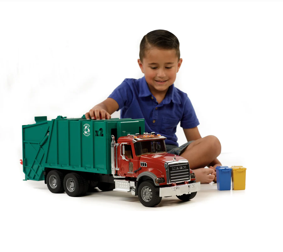 MACK Granite Garbage Truck