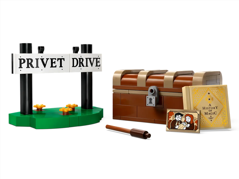 LEGO® Harry Potter™ Hedwig™ at 4 Privet Drive