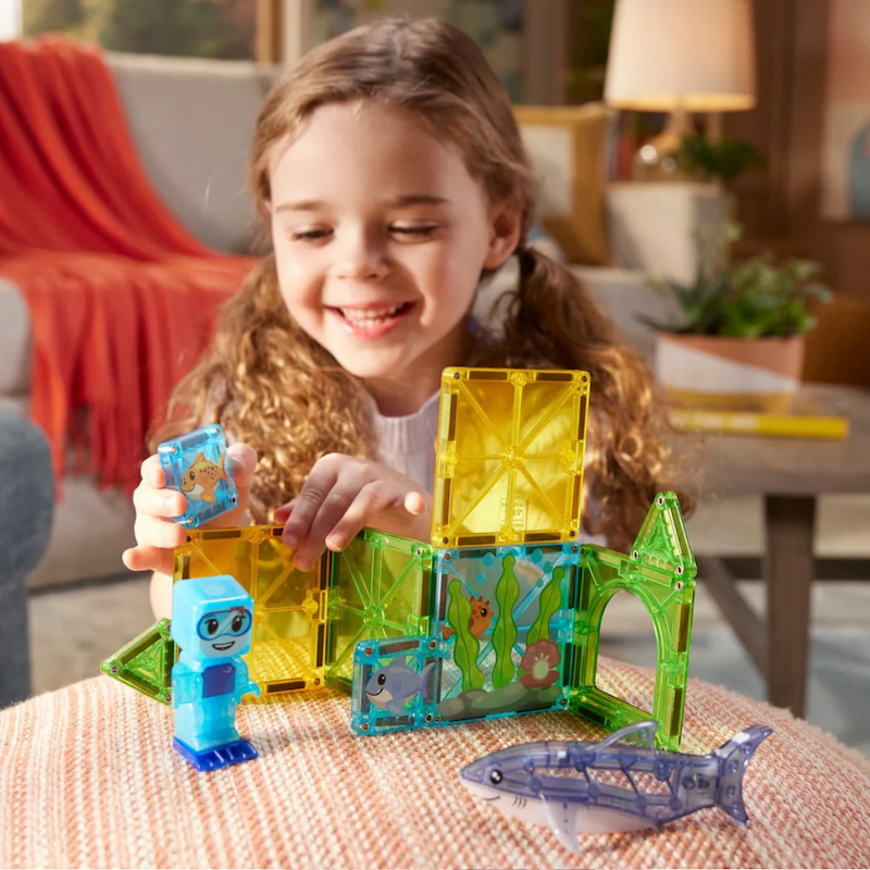 Magna-Tiles Shark Dive